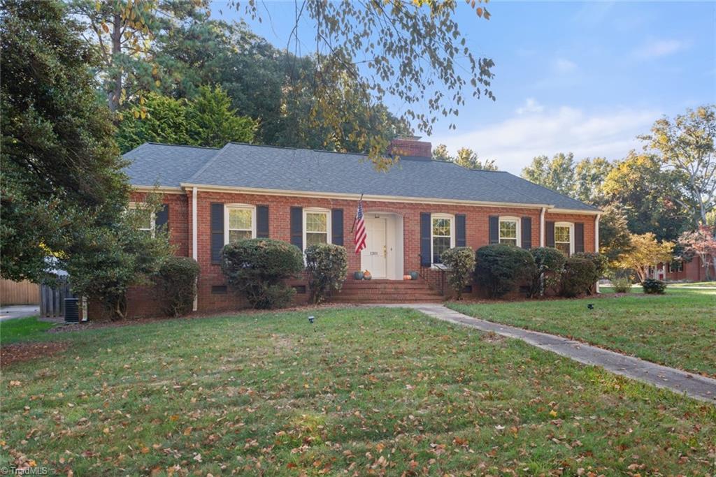 1201 Red Oak Lane