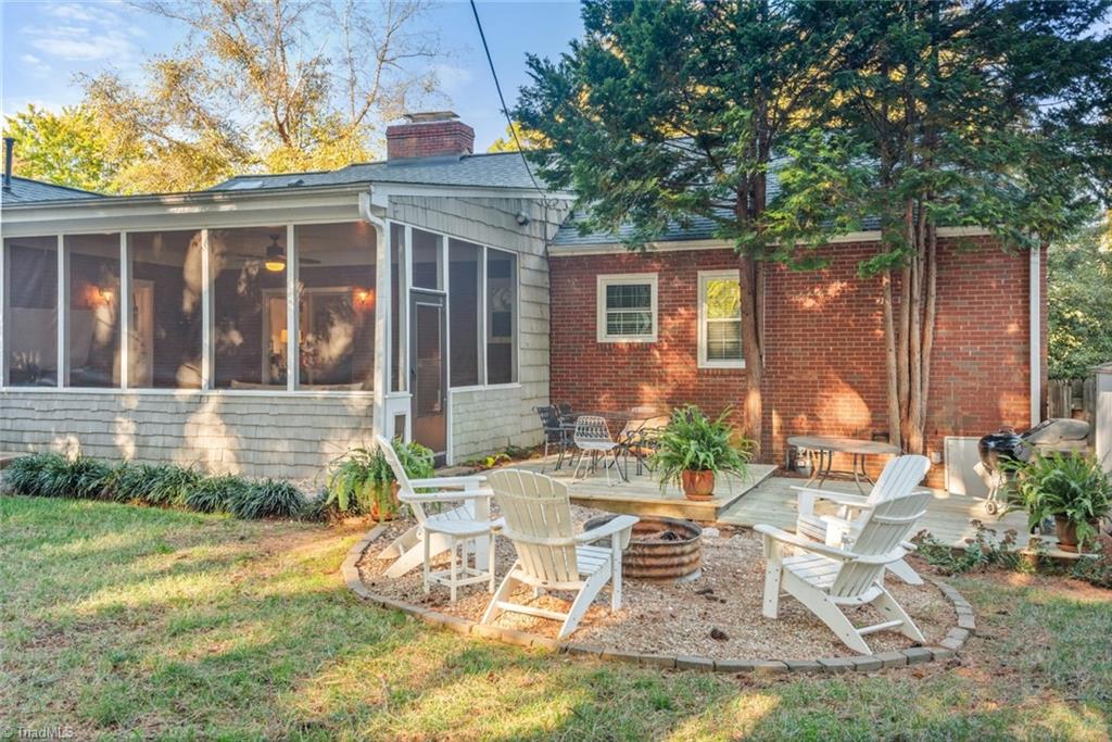 1201 Red Oak Lane