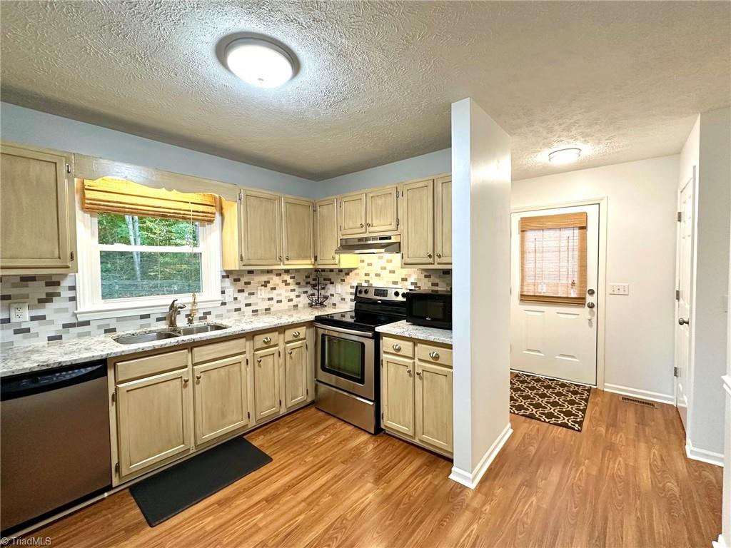 1037 Alabnon Road
