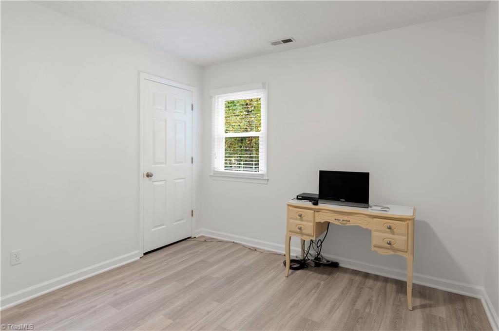 1037 Alabnon Road