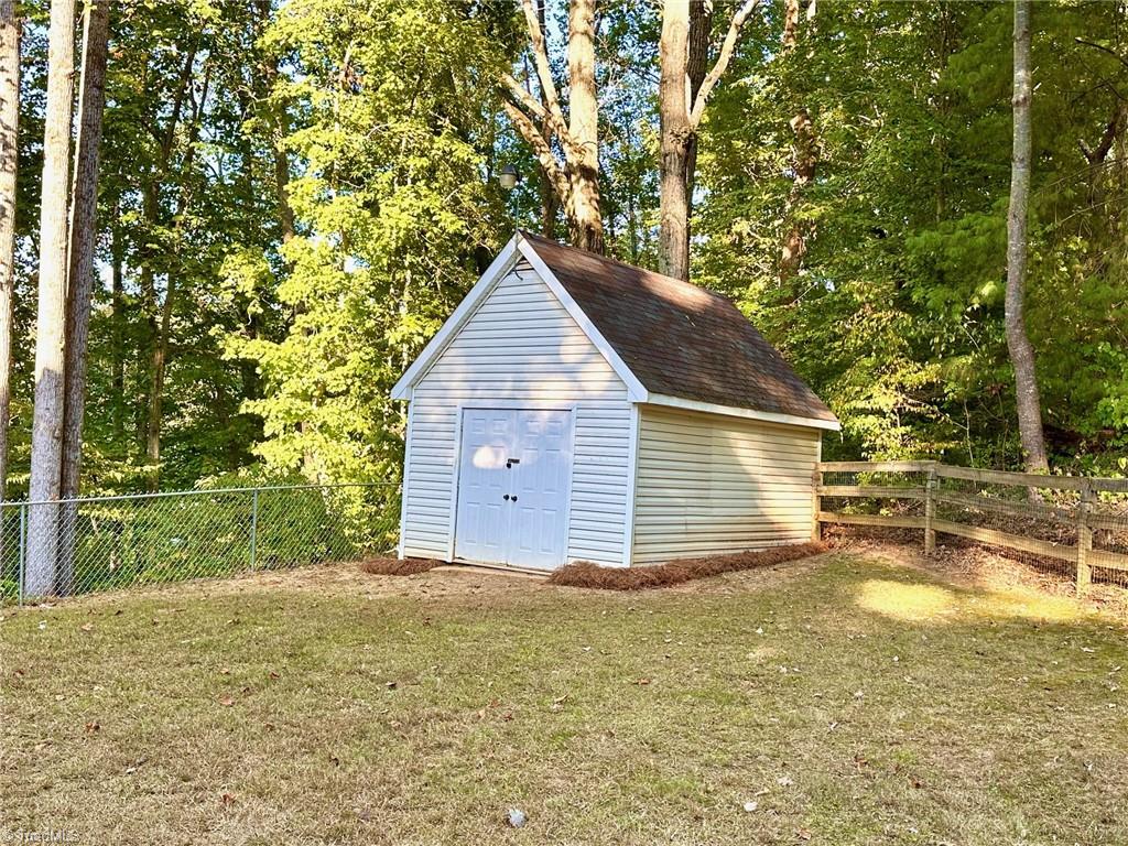 1037 Alabnon Road