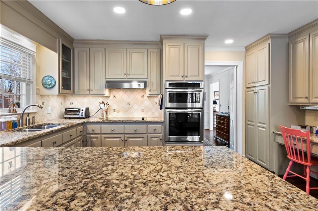 1208 Cliffspring Court