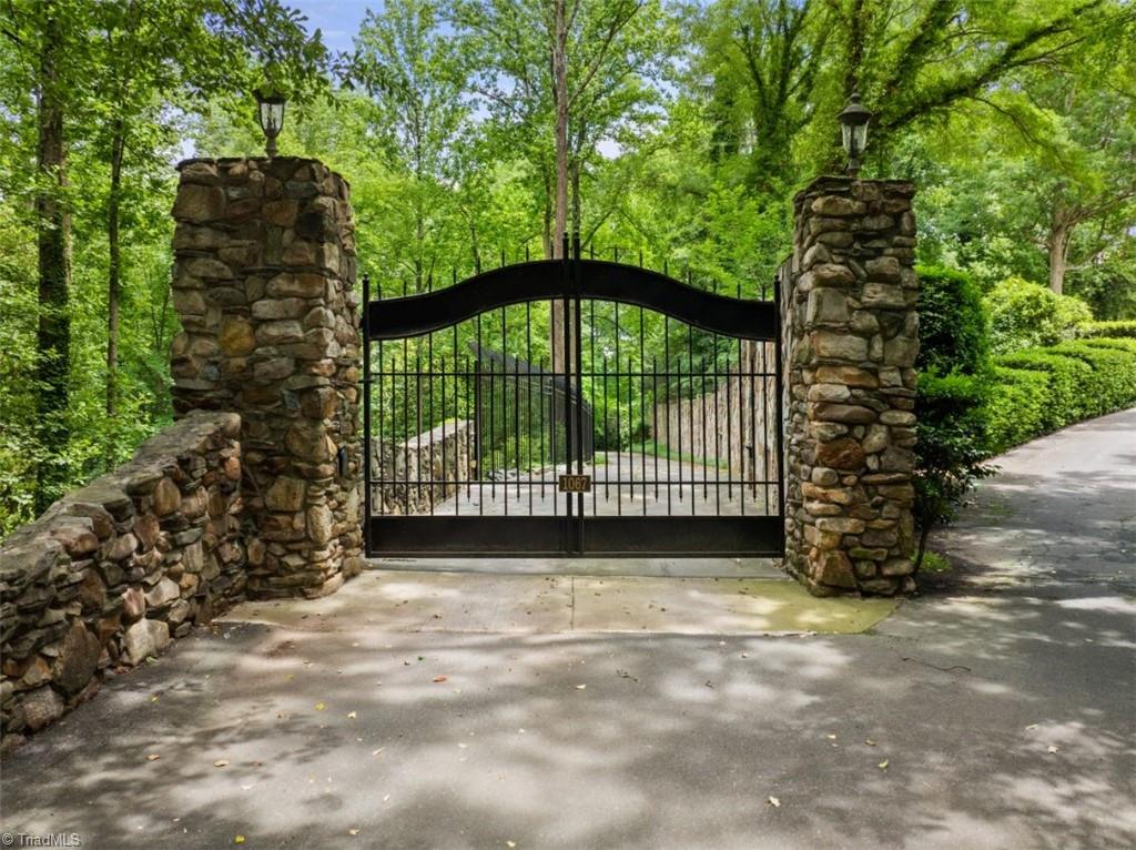 1067 E Kent Road, Winston-Salem