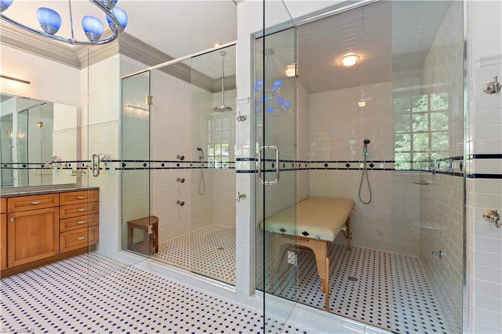 1067 E Kent Road, Winston-Salem