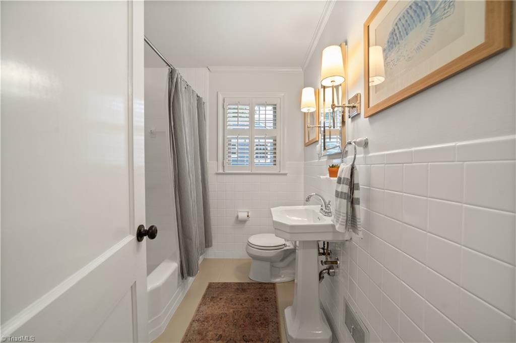 2520 Robinhood Road, Winston-Salem