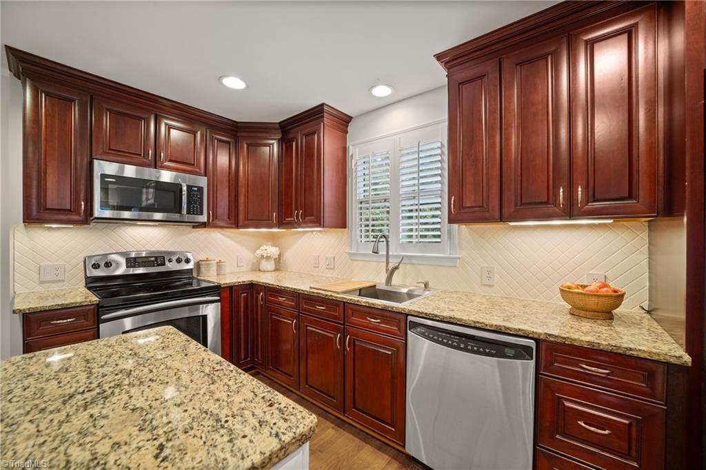 2520 Robinhood Road, Winston-Salem