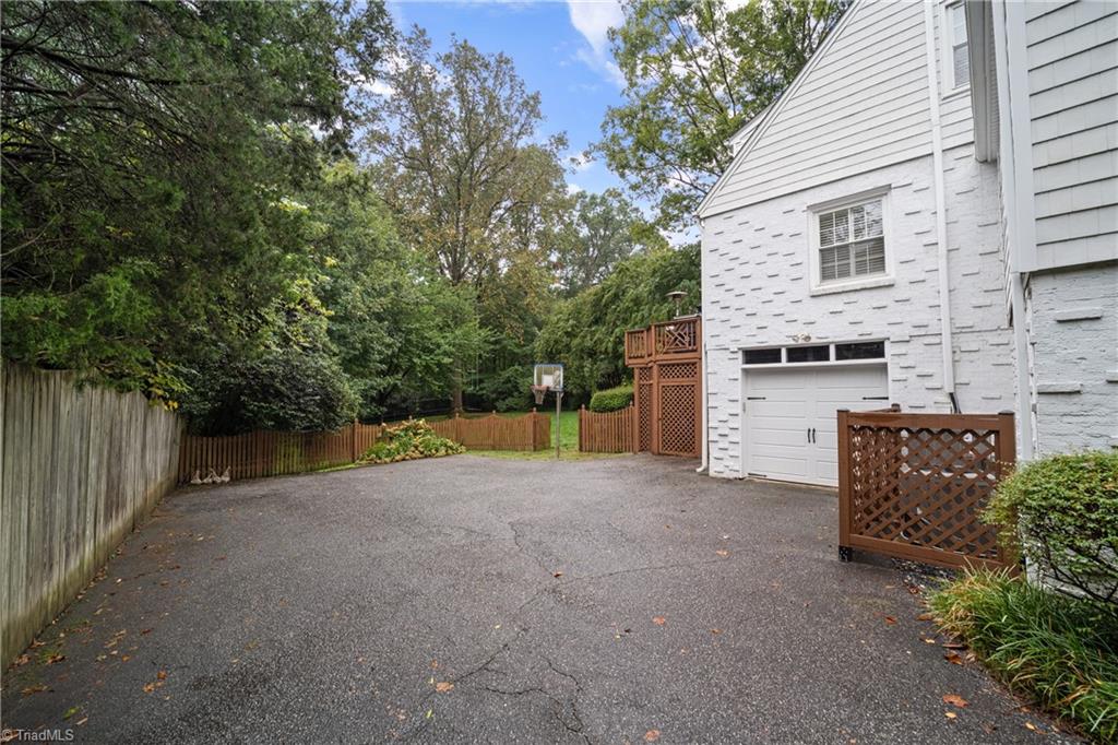 2520 Robinhood Road, Winston-Salem