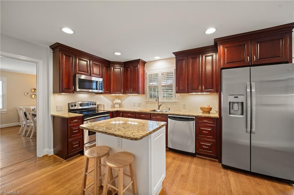 2520 Robinhood Road, Winston-Salem