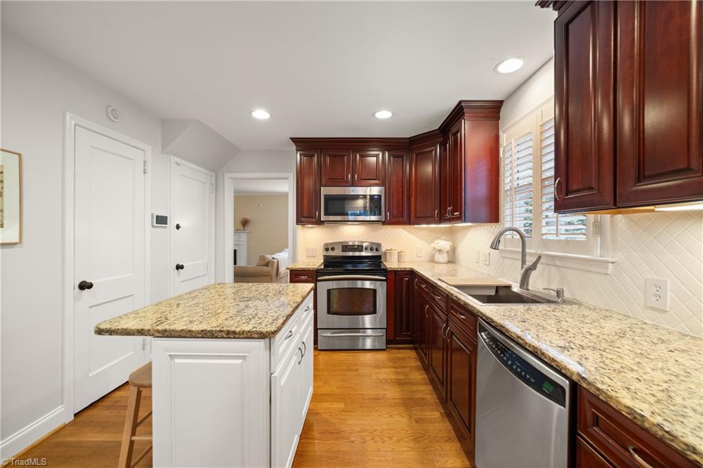 2520 Robinhood Road, Winston-Salem