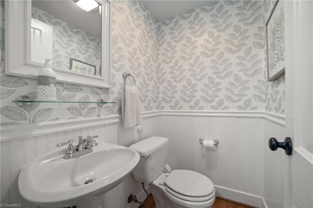 2520 Robinhood Road, Winston-Salem