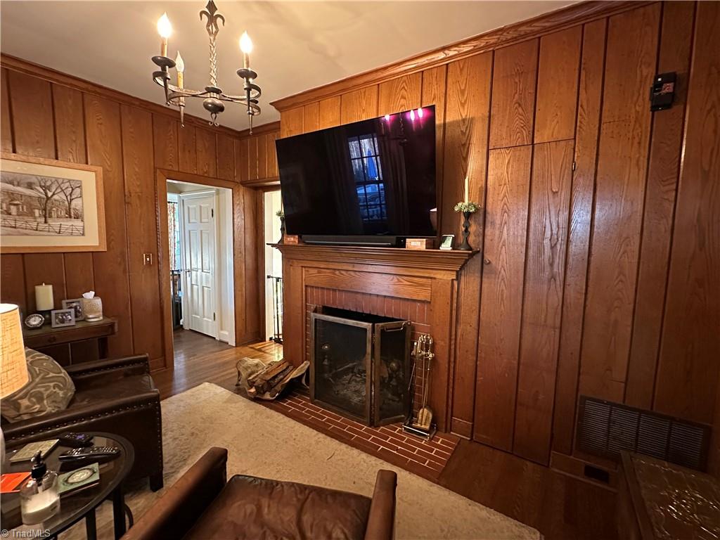 363 Hawthorne Road