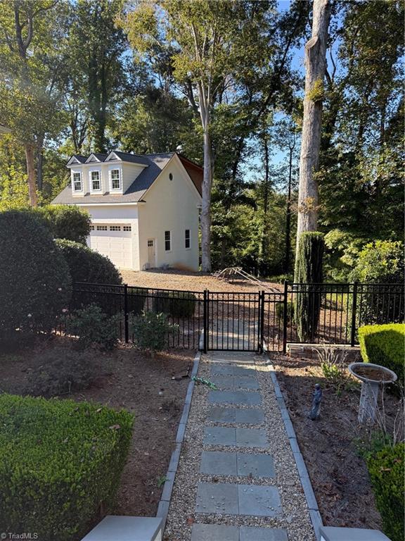 363 Hawthorne Road