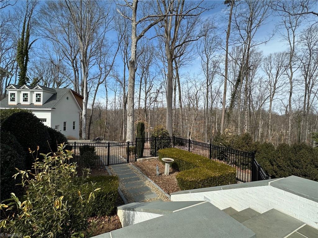 363 Hawthorne Road