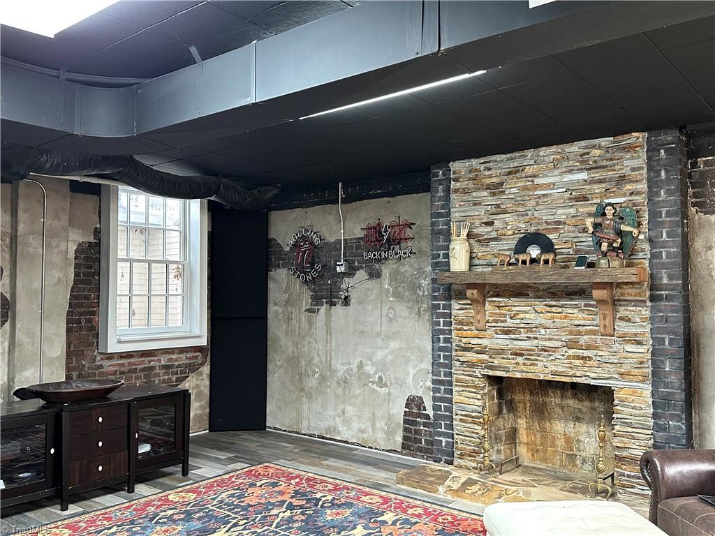 363 Hawthorne Road