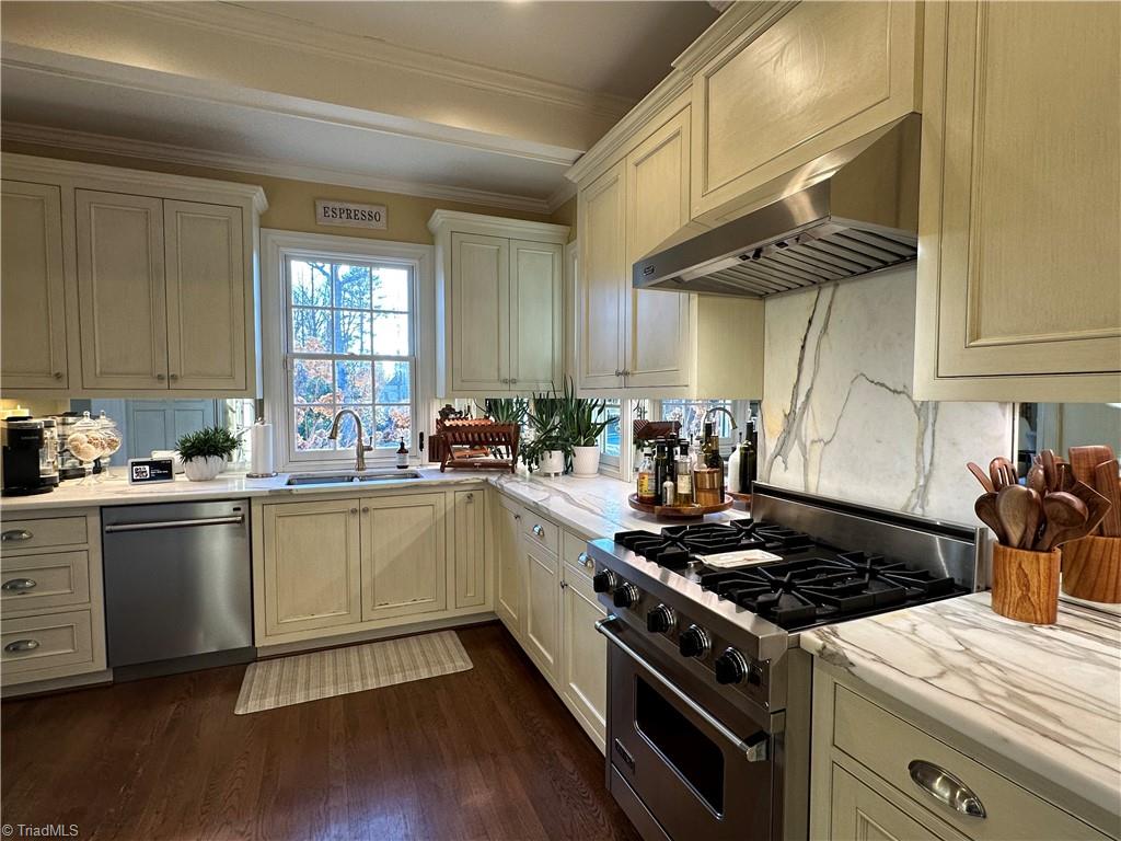 363 Hawthorne Road