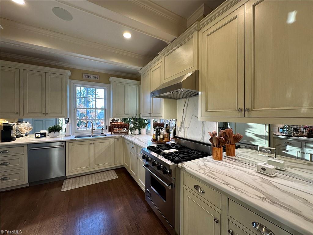 363 Hawthorne Road