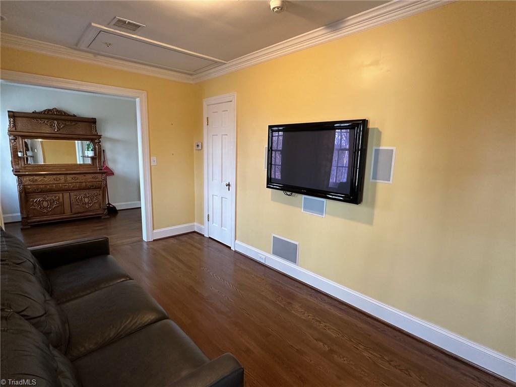 363 Hawthorne Road