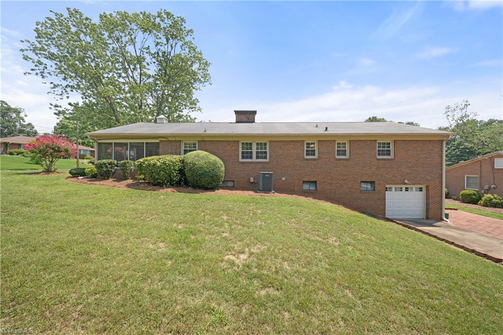 2801 Deerwood Drive, Winston-Salem