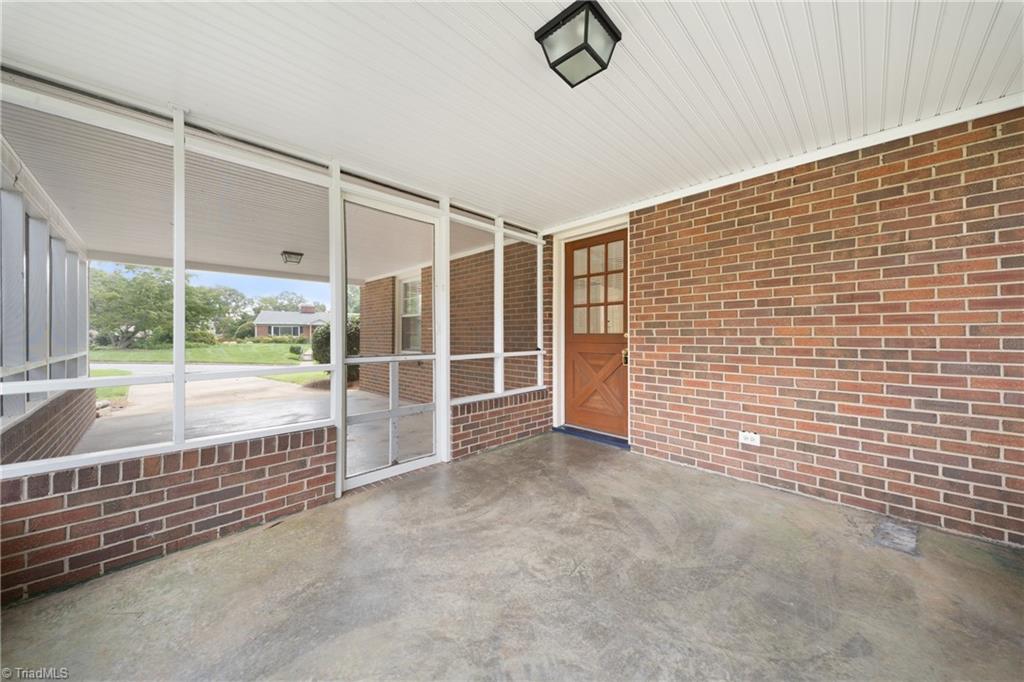 2801 Deerwood Drive, Winston-Salem