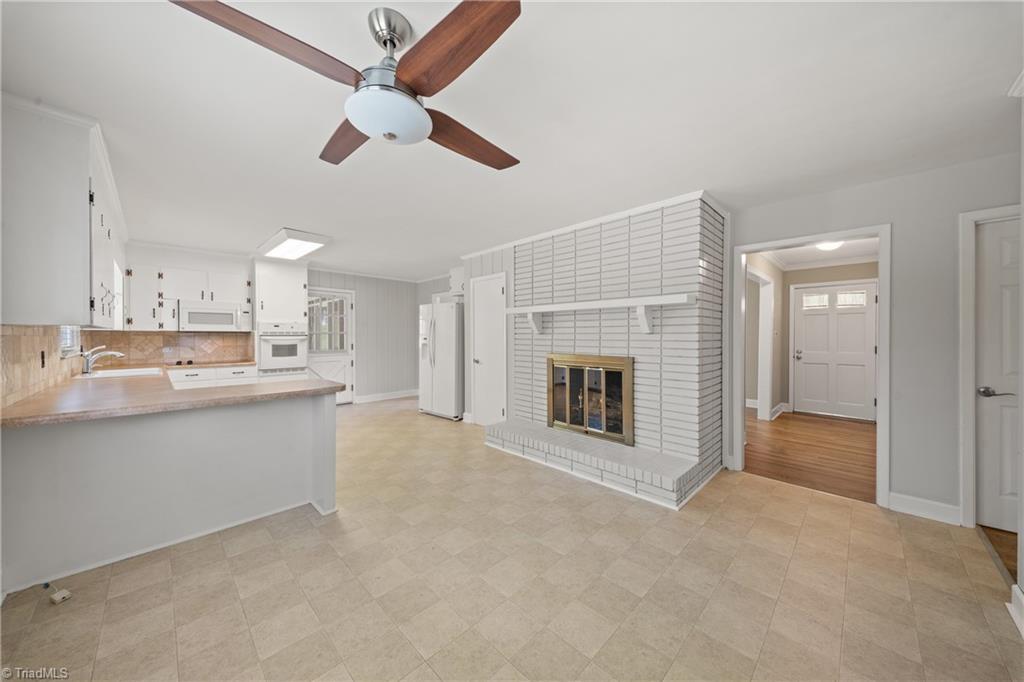 2801 Deerwood Drive, Winston-Salem