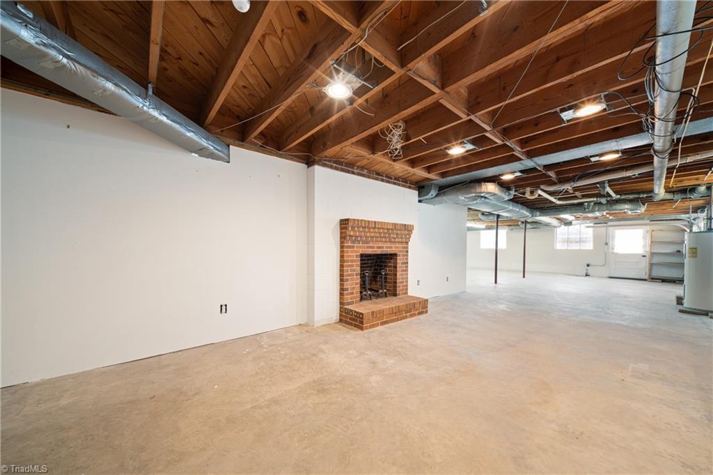 2801 Deerwood Drive, Winston-Salem