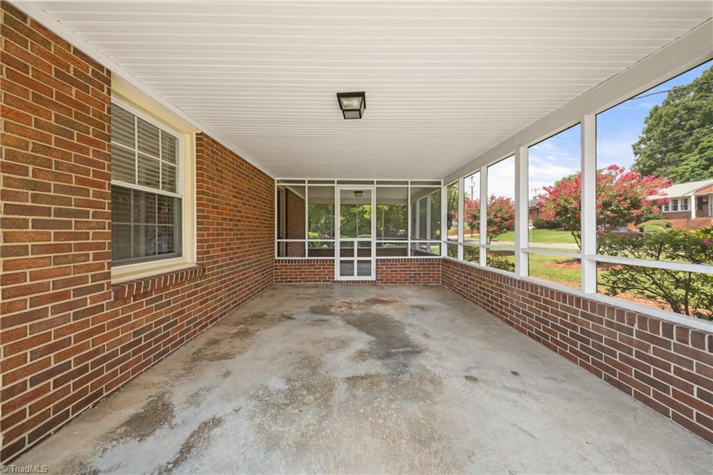 2801 Deerwood Drive, Winston-Salem