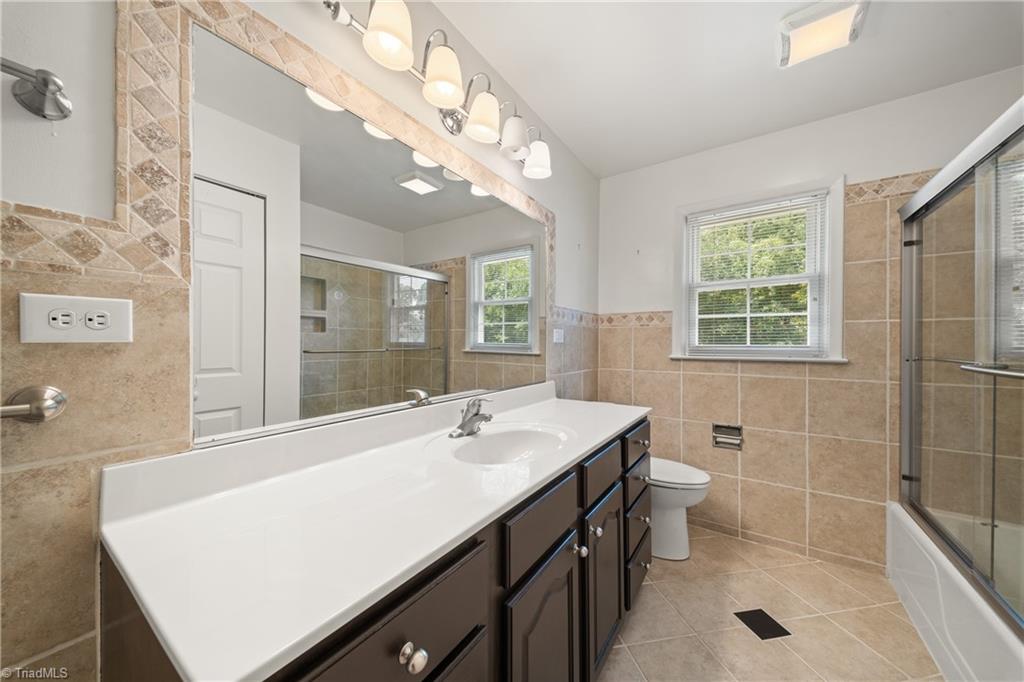 2801 Deerwood Drive, Winston-Salem