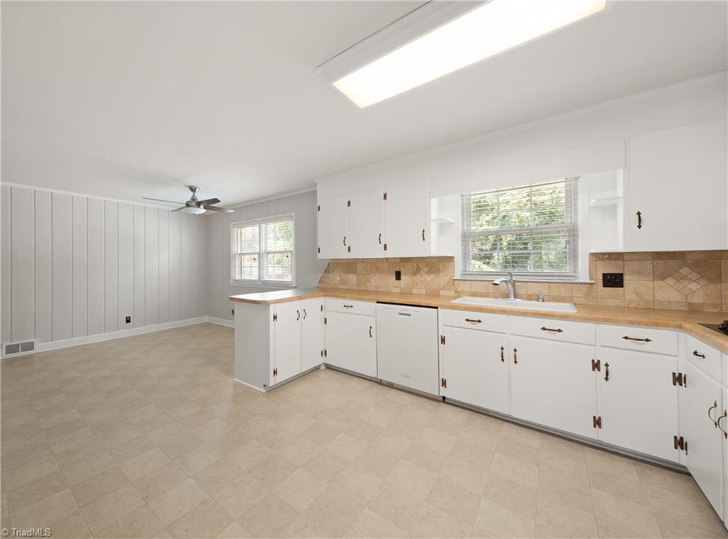 2801 Deerwood Drive, Winston-Salem