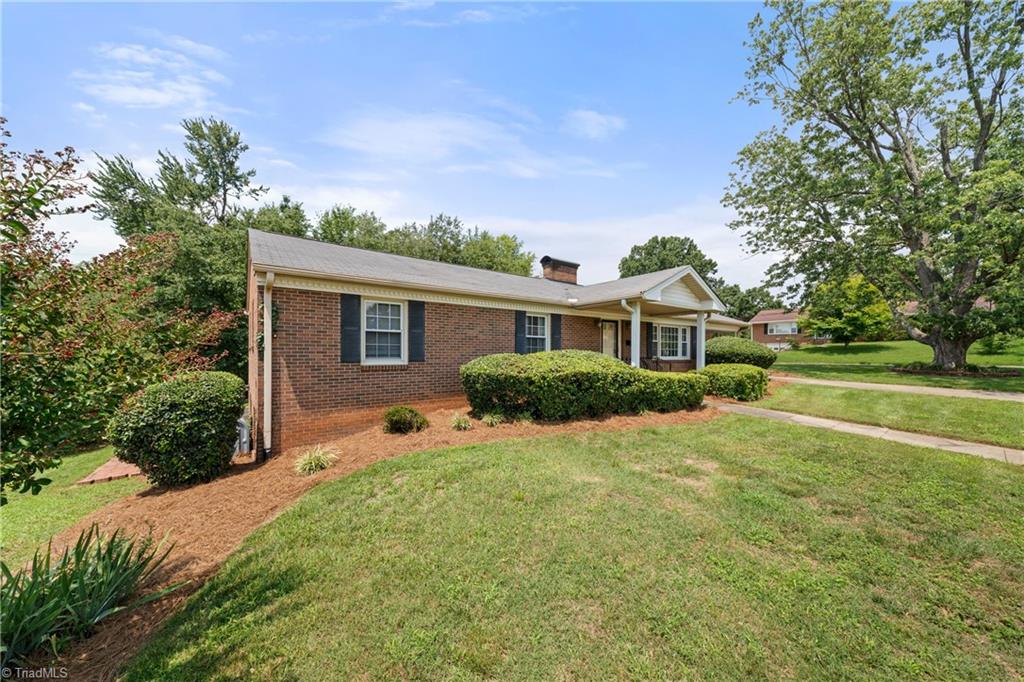 2801 Deerwood Drive, Winston-Salem