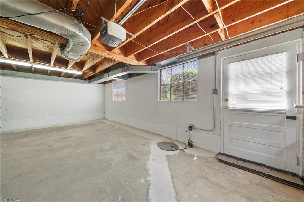 2801 Deerwood Drive, Winston-Salem