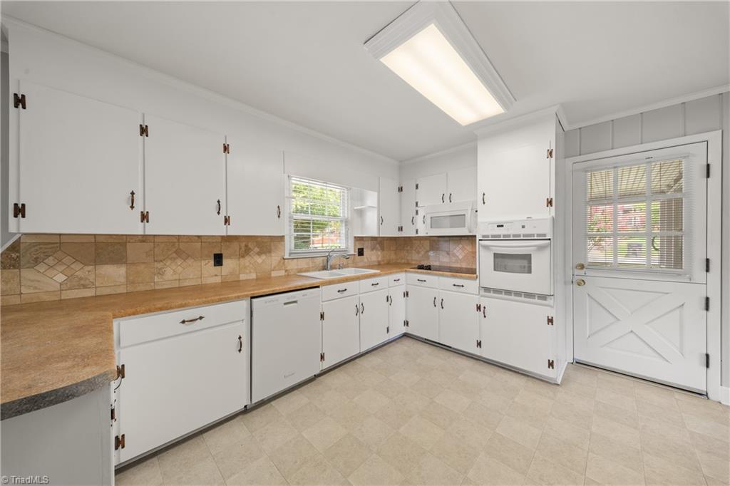 2801 Deerwood Drive, Winston-Salem