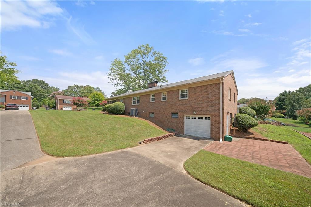 2801 Deerwood Drive, Winston-Salem