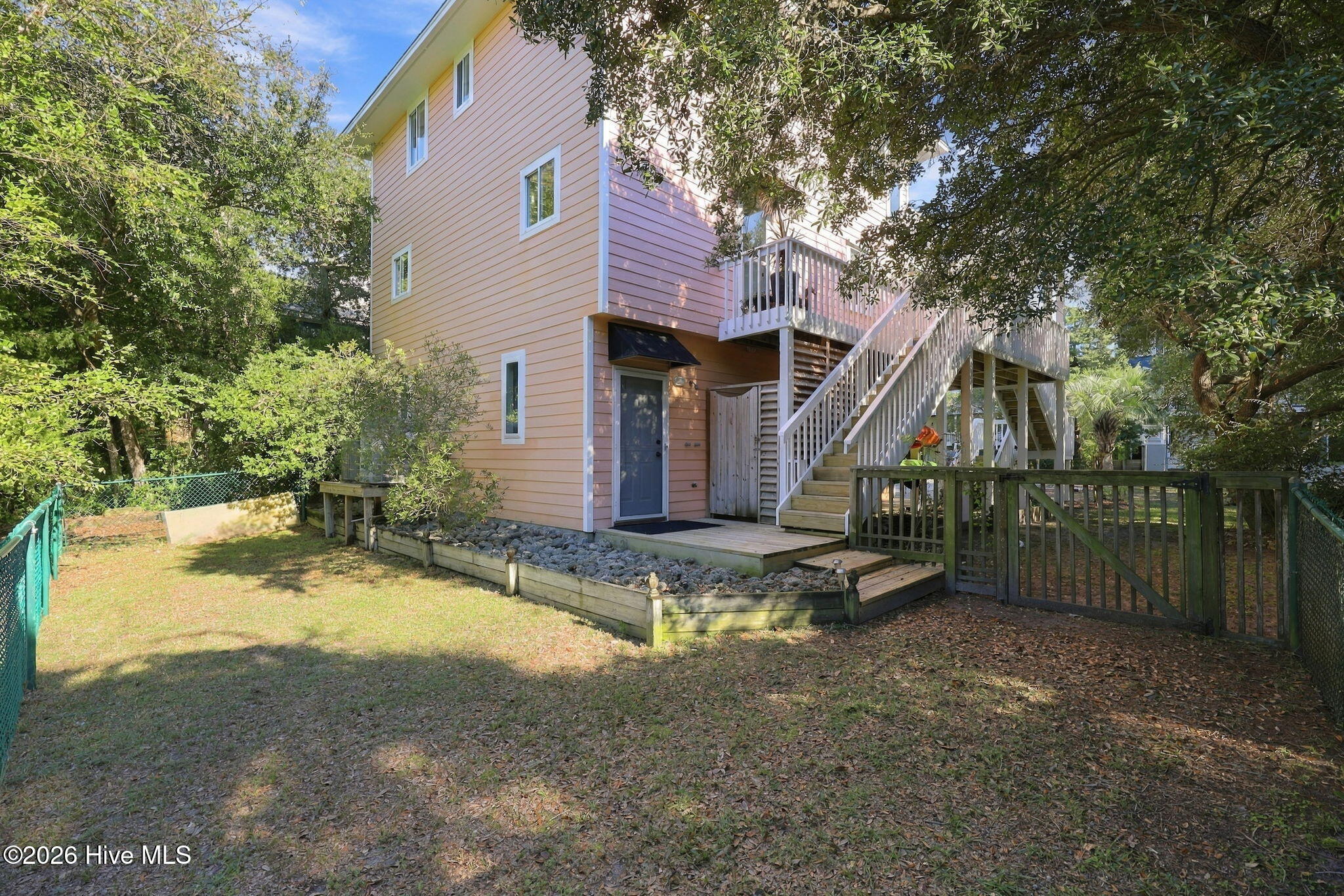 105 N Oak Drive