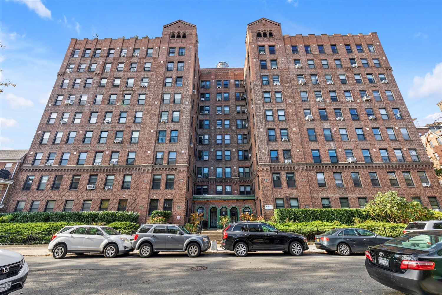 83-0 TALBOT Street 6H