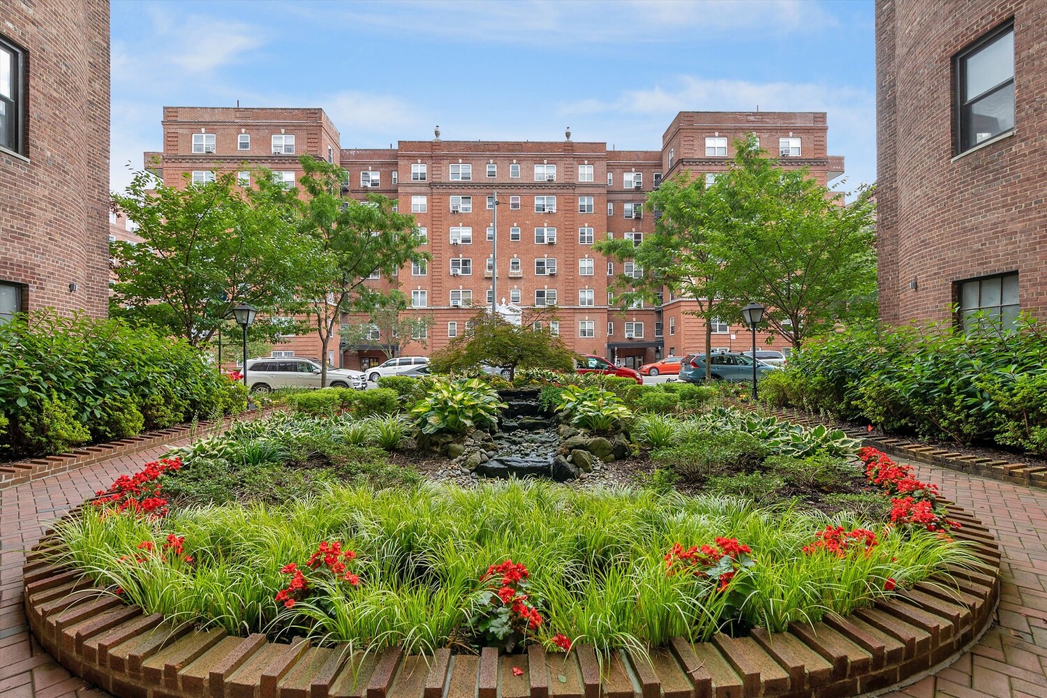 69-10 YELLOWSTONE Boulevard 210