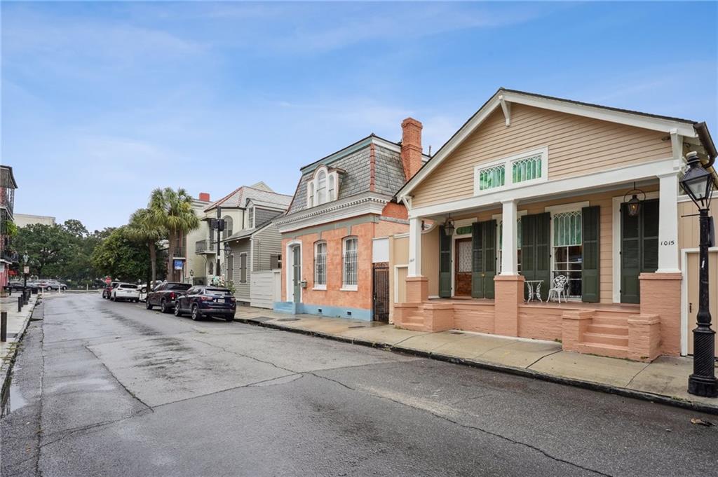 1017 ORLEANS Avenue