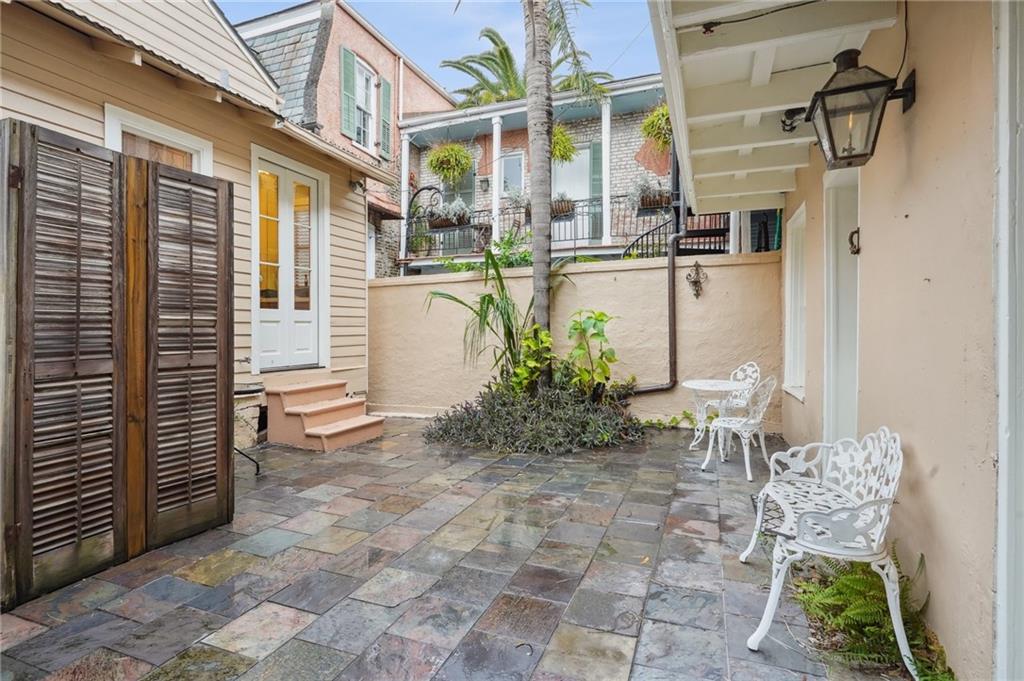 1017 ORLEANS Avenue