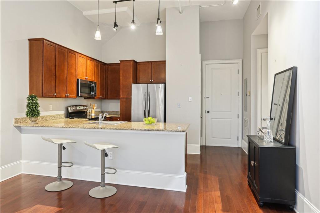 1201 CANAL Street 472