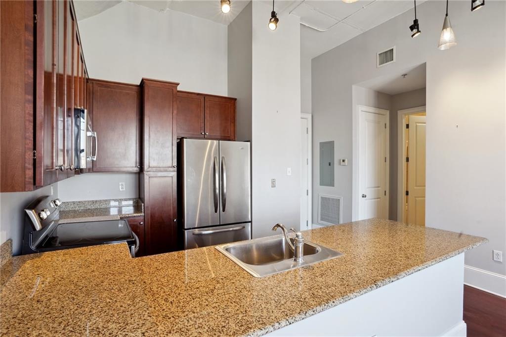 1201 CANAL Street 472
