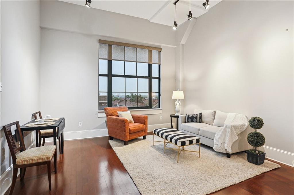 1201 CANAL Street 472