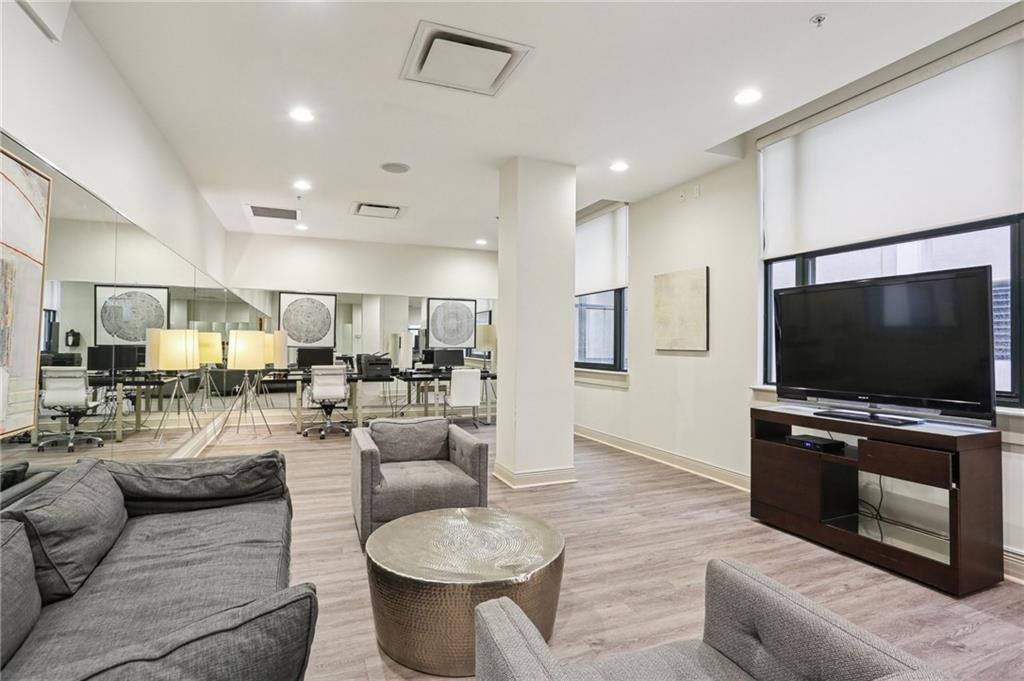 1201 CANAL Street 472