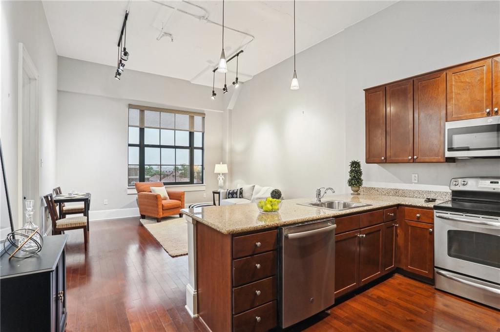 1201 CANAL Street 472