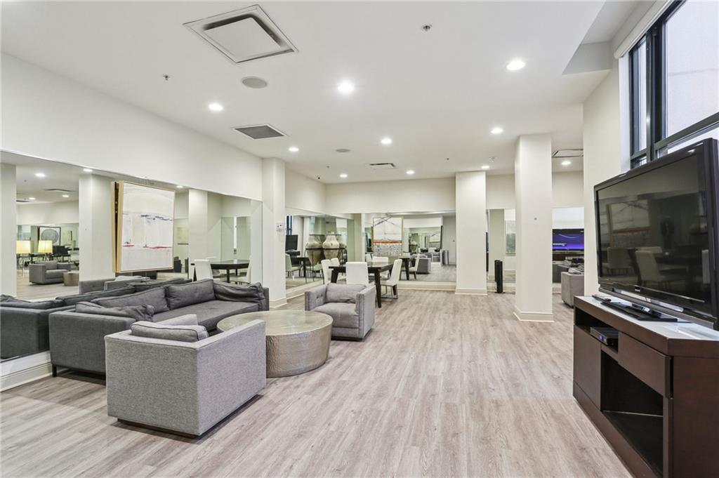 1201 CANAL Street 472