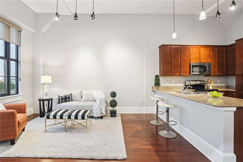1201 CANAL Street 472