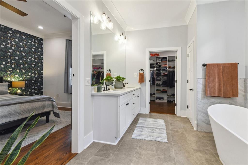 1212 LOUISA Street