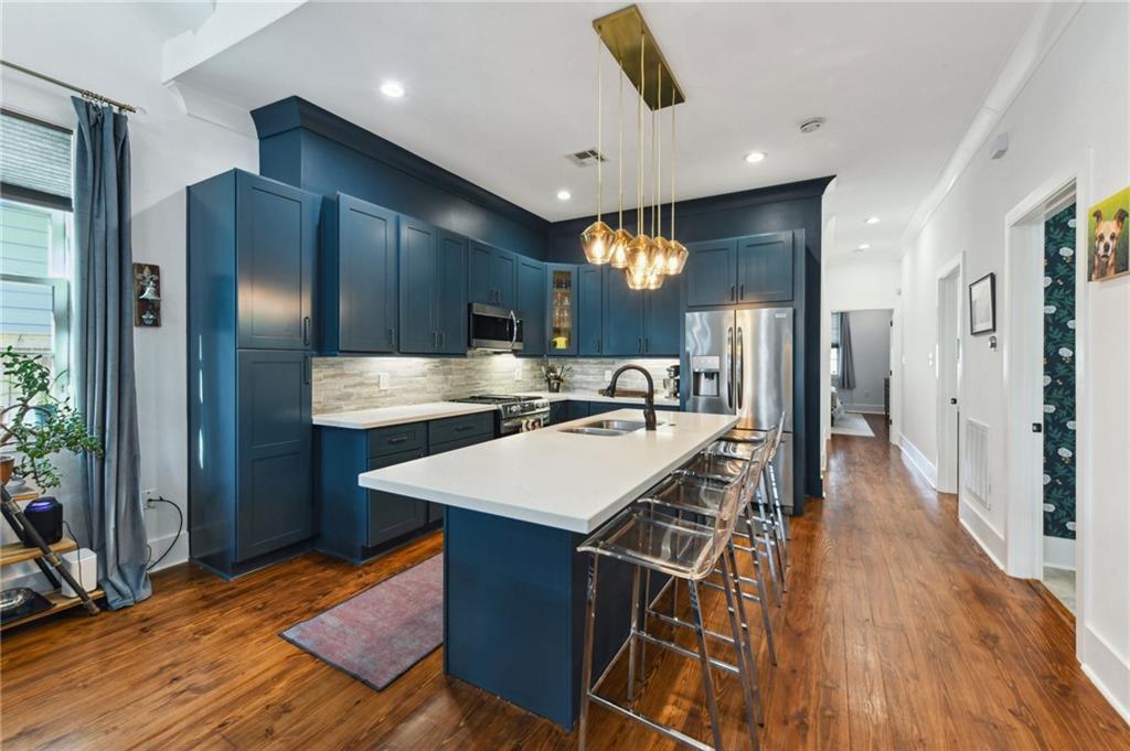 1212 LOUISA Street