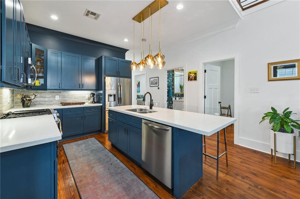 1212 LOUISA Street