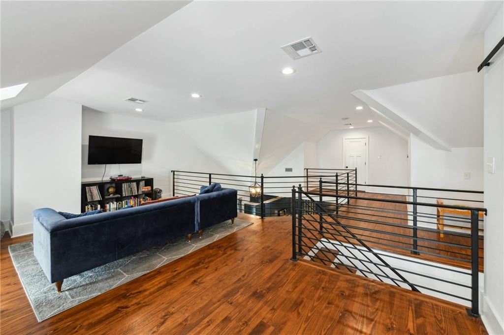 1212 LOUISA Street