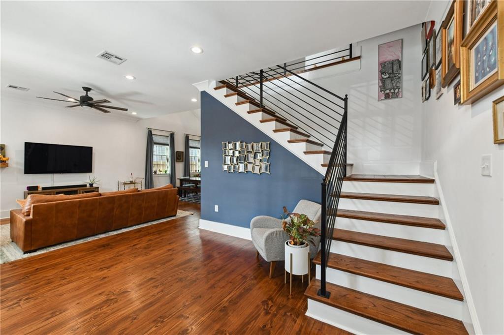 1212 LOUISA Street