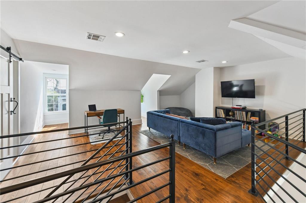 1212 LOUISA Street